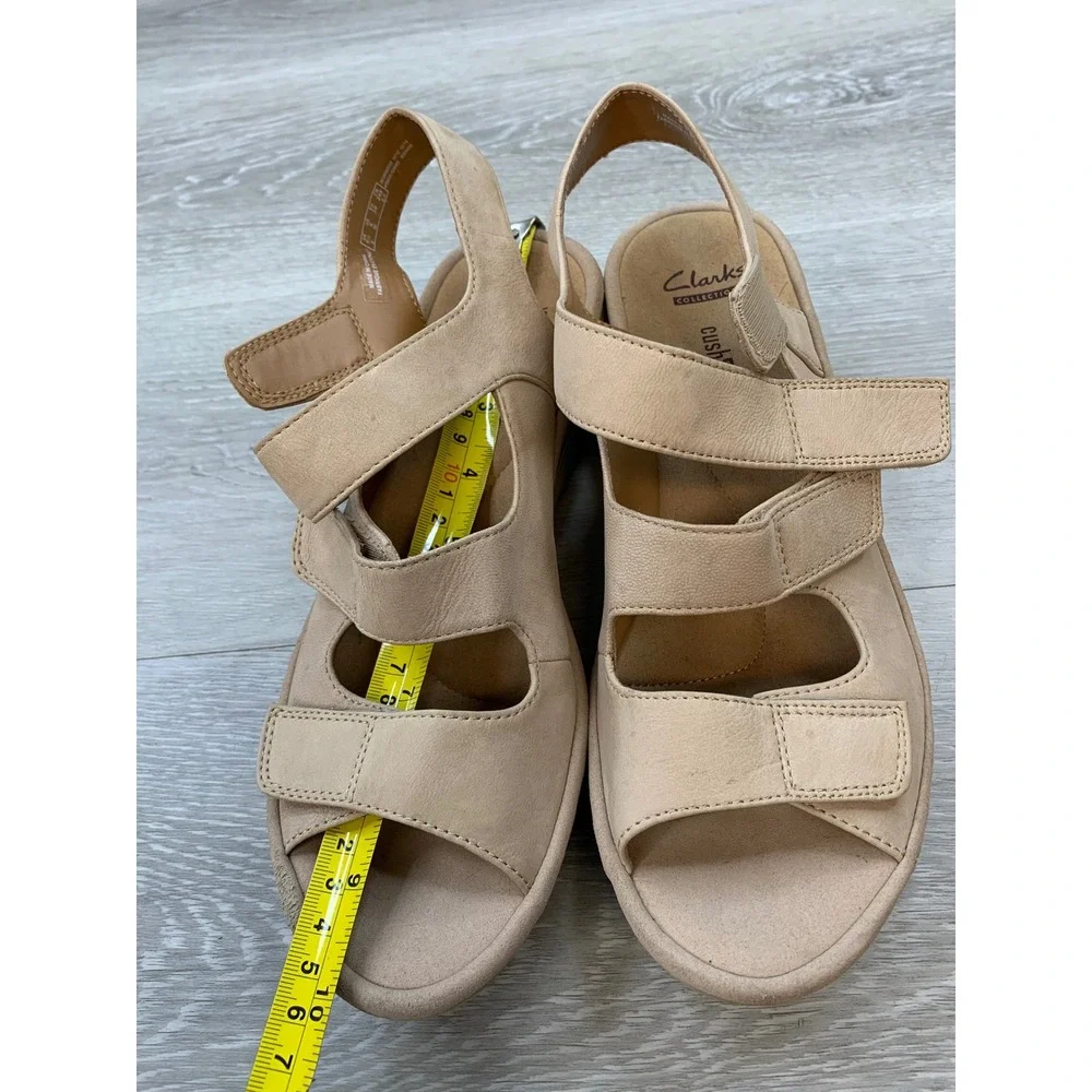 Clarks Collection Women's 8 W Beige Leather Wedge Sandals Cushion Comfort Shoes